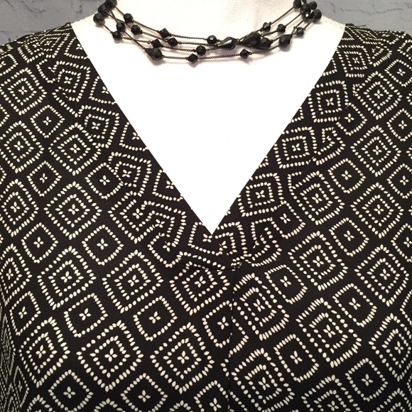 Pleione Nordstrom Geometric Print V-Neck Blouse - Picture 2 of 8